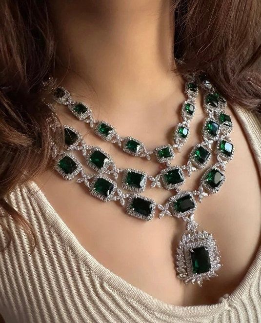 Emerald Green Double Layer Diamond Necklace Set with Pendant