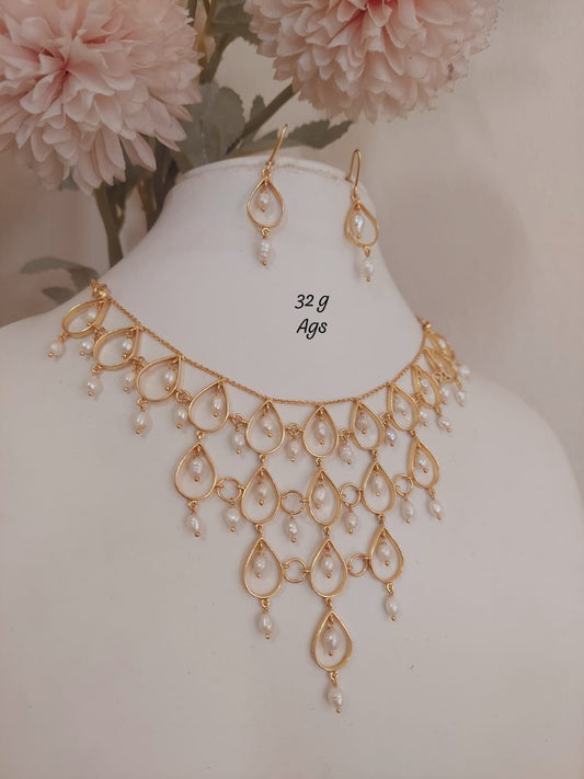 Elegant Gold-Plated Pearl Drop Choker Necklace Set